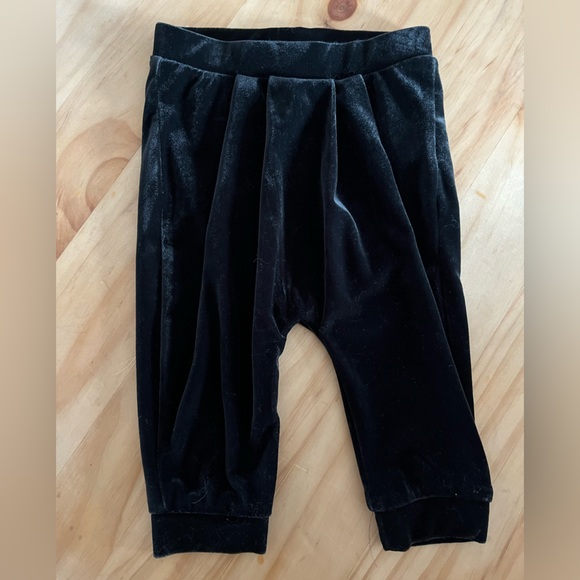 Baby Gap 3-6month Black Plush/ Velvet Pants - Picture 4 of 4